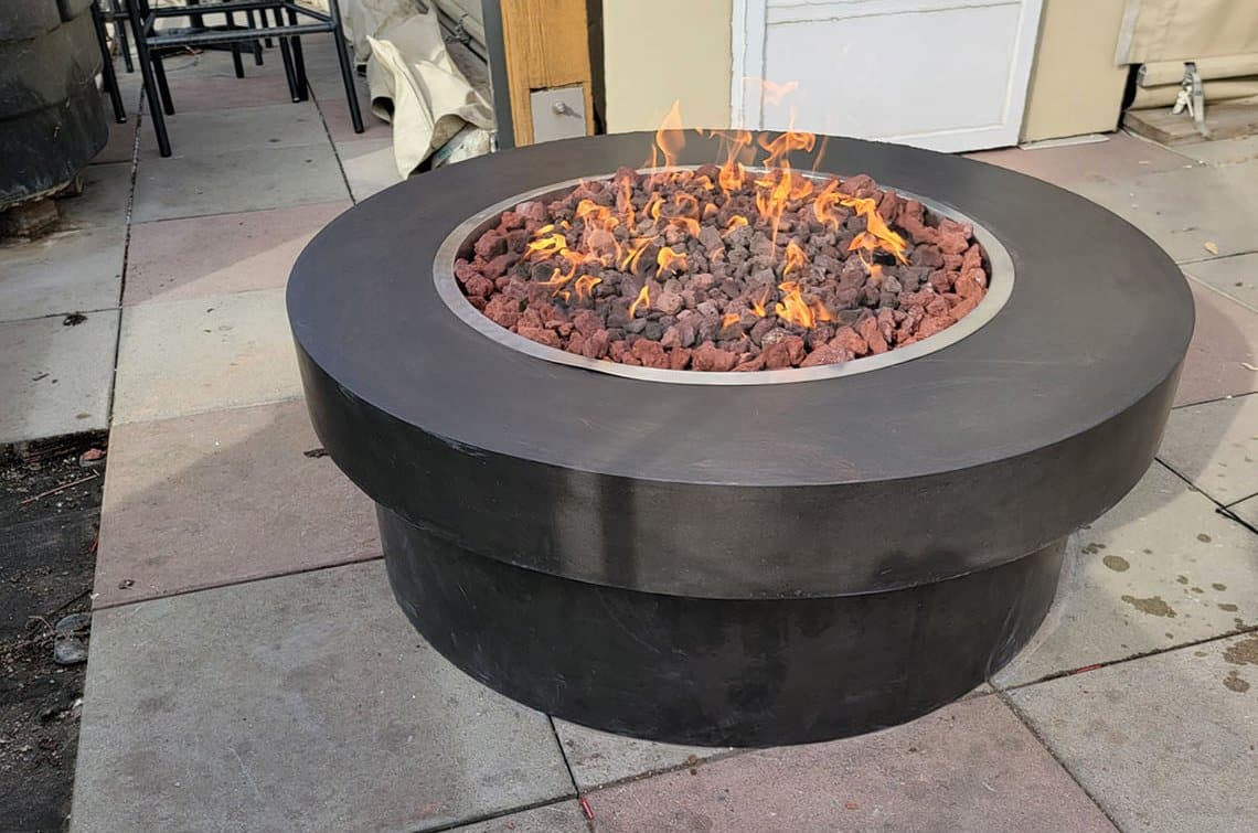 Round concrete firepit